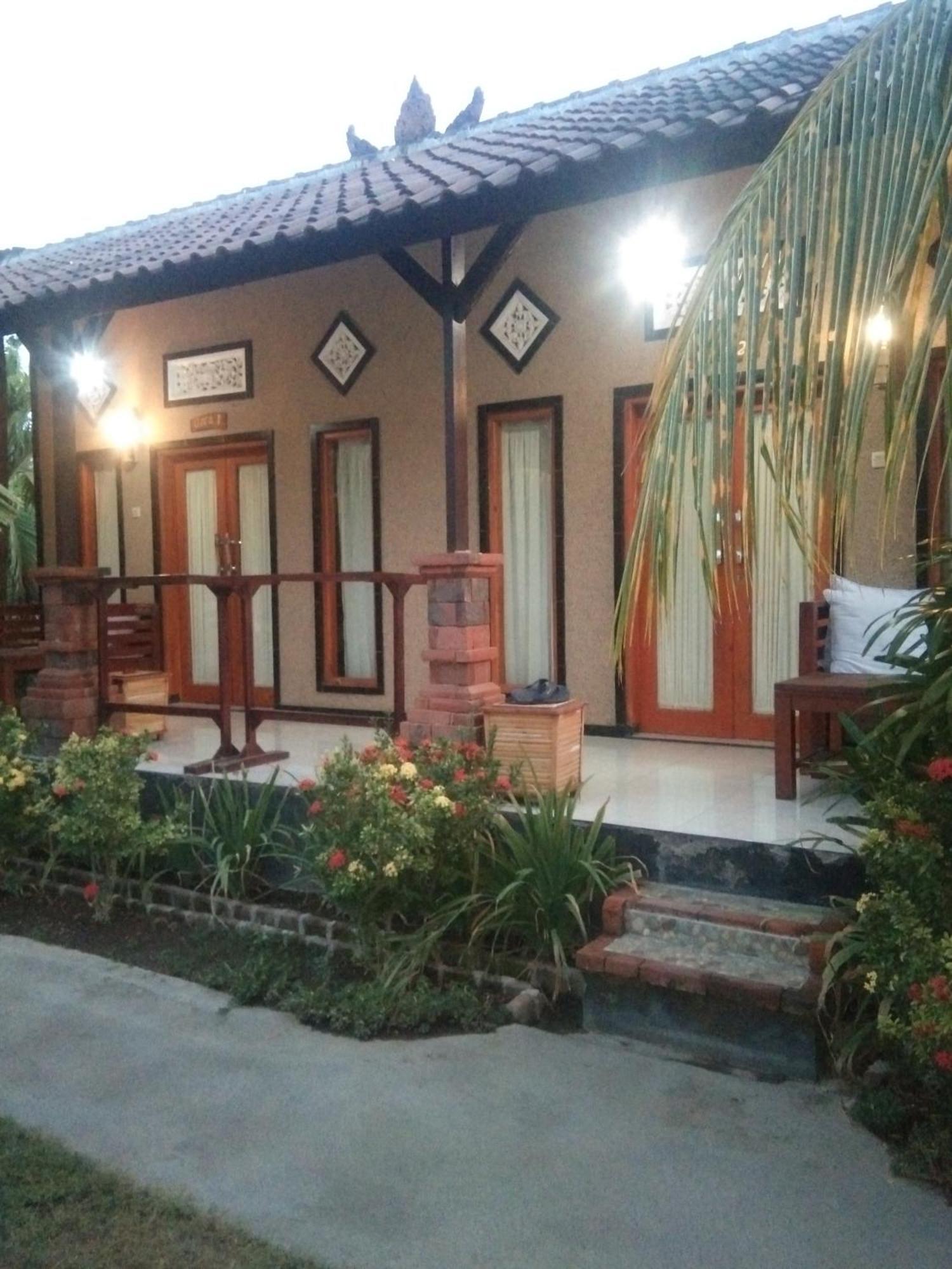 Gara Menjangan Homestay Banyuwedang Extérieur photo